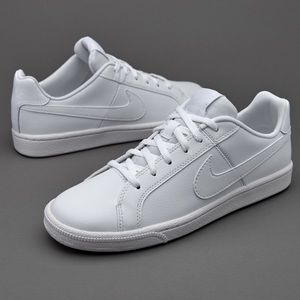 Nikes sportswear court royals